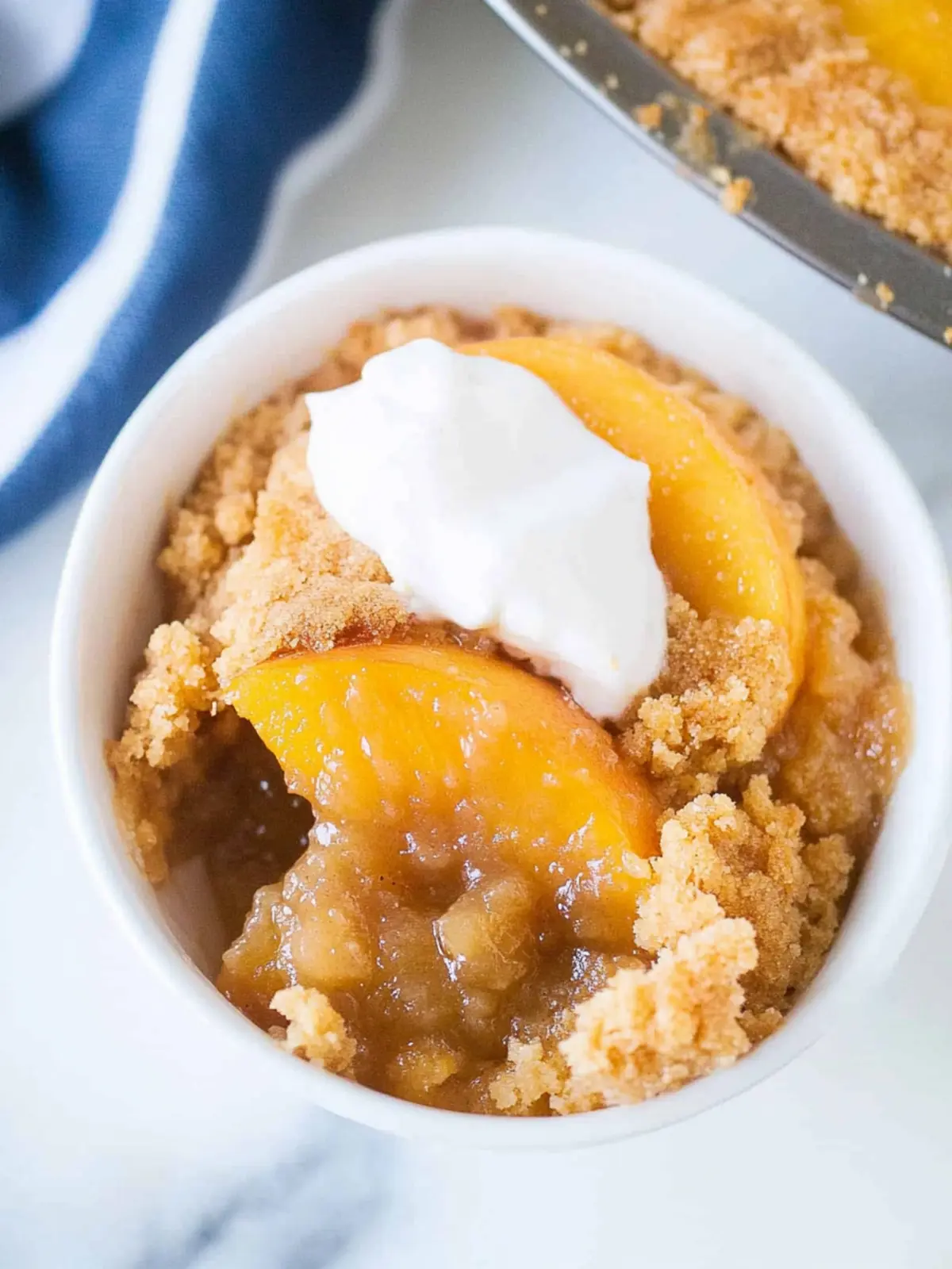 Slow Cooker Peach Cobbler