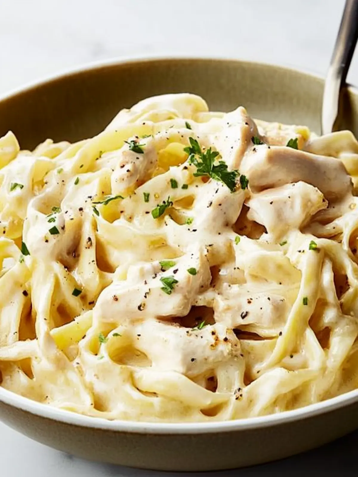 Irresistibly Creamy Slow-Cooker Chicken Alfredo Tonight