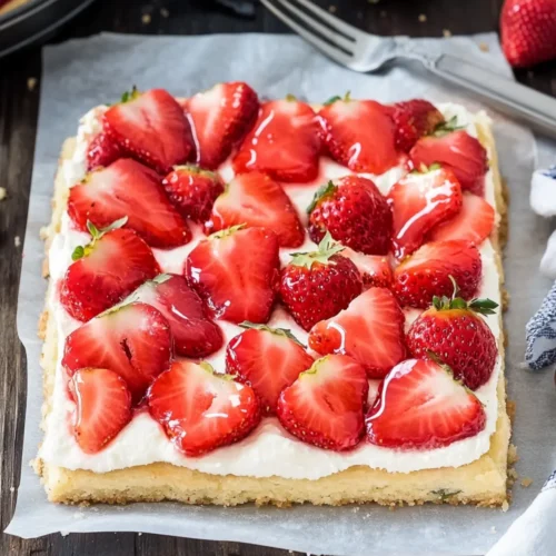 Strawberry Fruit Pizza (With Glazed Strawberries)